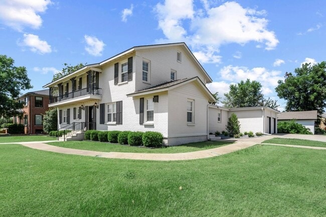 Building Photo - A modern revival of classic architecture, this Nichols Hills residence has been meticulously rebu...