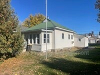 Building Photo - 516 N Cadwell Ave