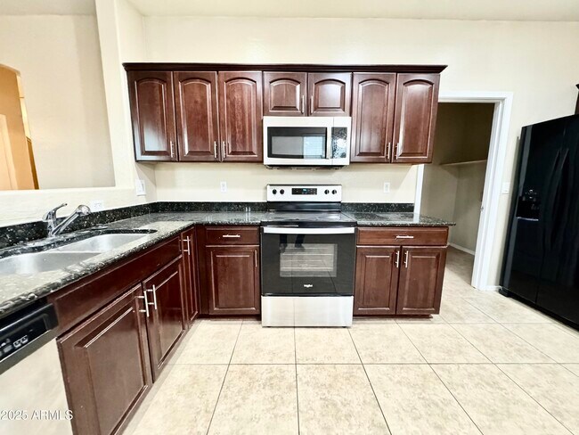 Building Photo - 42564 W Palmyra Ct