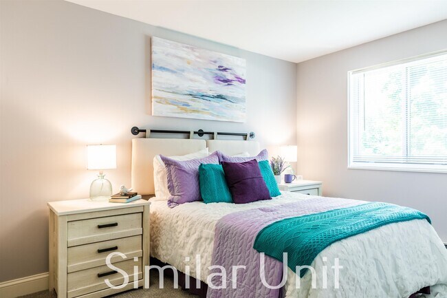 Building Photo - 8 Westgate Dr