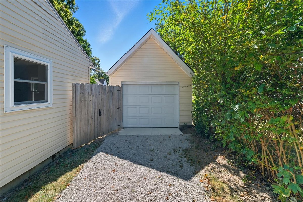 Building Photo - 710 E Chestnut St