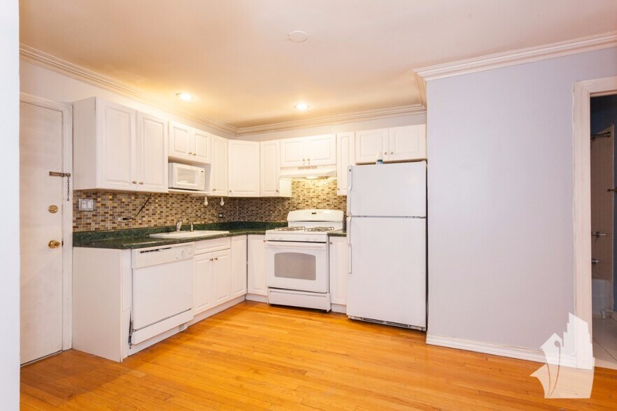 Building Photo - 4904 N Rockwell St