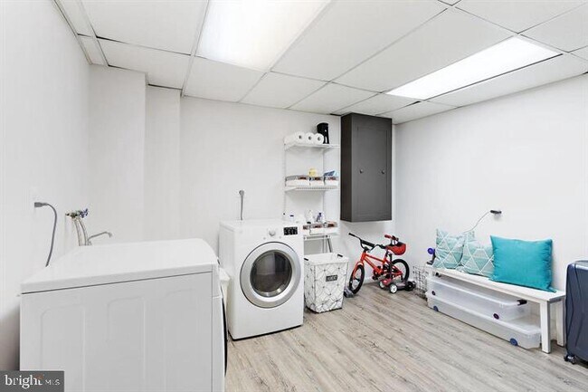 Building Photo - 9856 High Water Ct