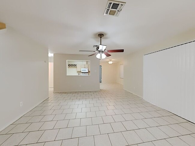 Building Photo - No Application Fees* $500 Off 1st Month Rent*