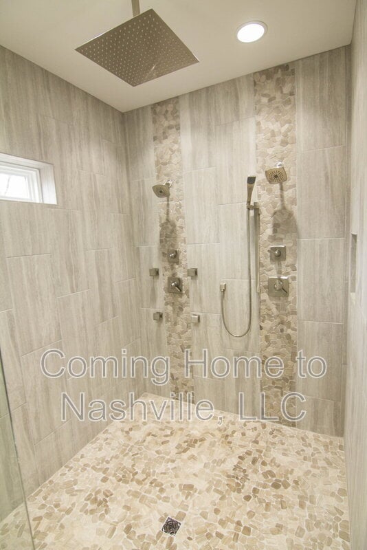 Building Photo - 910 11th Ave N