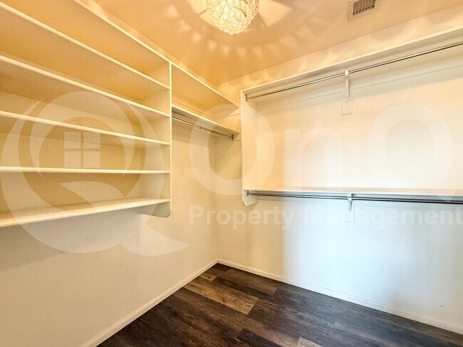 Building Photo - 4413 E Odessa Dr