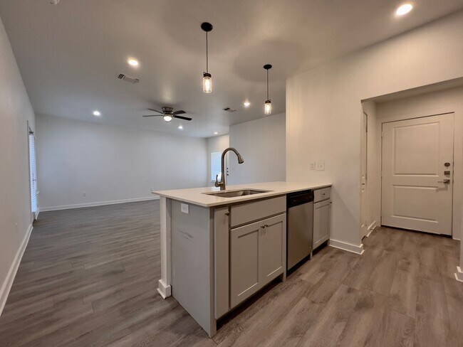 Building Photo - Spacious 3-Bedroom Townhouse Near Texas Tech