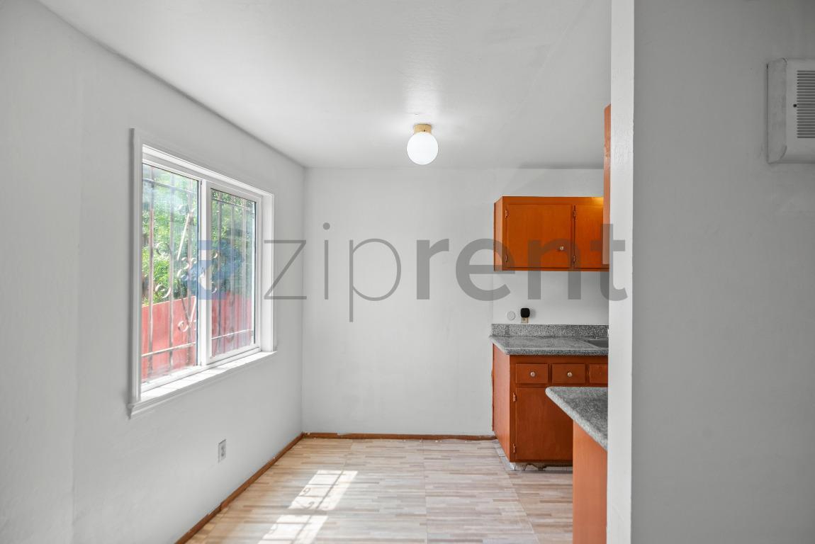 Building Photo - Unit 1