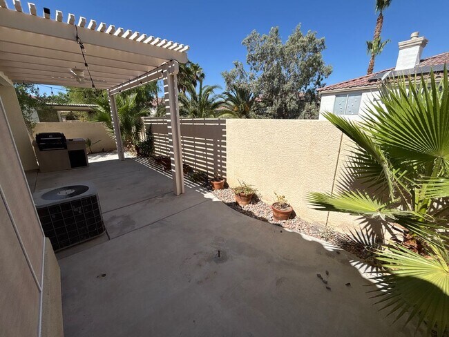 Building Photo - ***MOVE-IN SPECIAL!!!*** 2-Bedroom, 2-Bathroom Townhome located in Henderson, Nevada