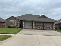 Building Photo - 753 Caroline Dr