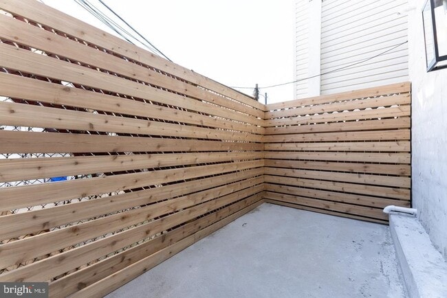 Building Photo - 2208 Taggert St