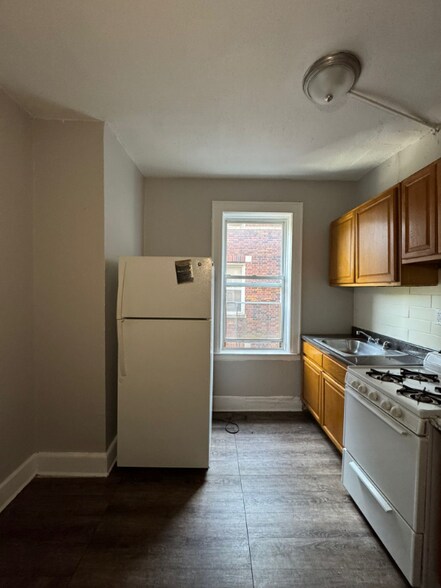 Building Photo - 691 Elizabeth Ave