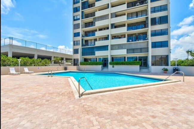 Primary Photo - 5600 N Flagler Dr