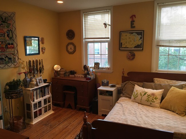 Building Photo - 413 Gittings St