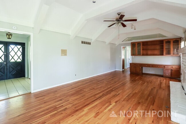 Building Photo - 3 BR/2BA | Newly Renovated Single Family Home |  2 Car Garage | Large Subbasement