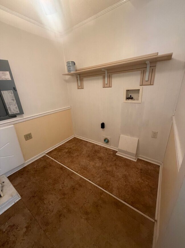 Building Photo - Move in Incentive!