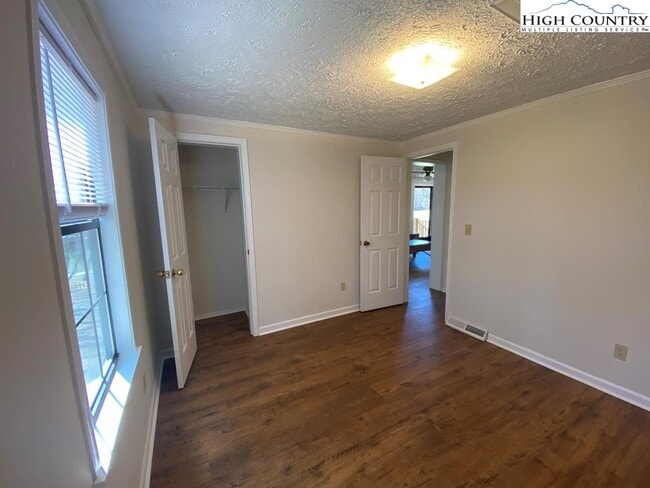 Building Photo - 462 Hartsoe Rd