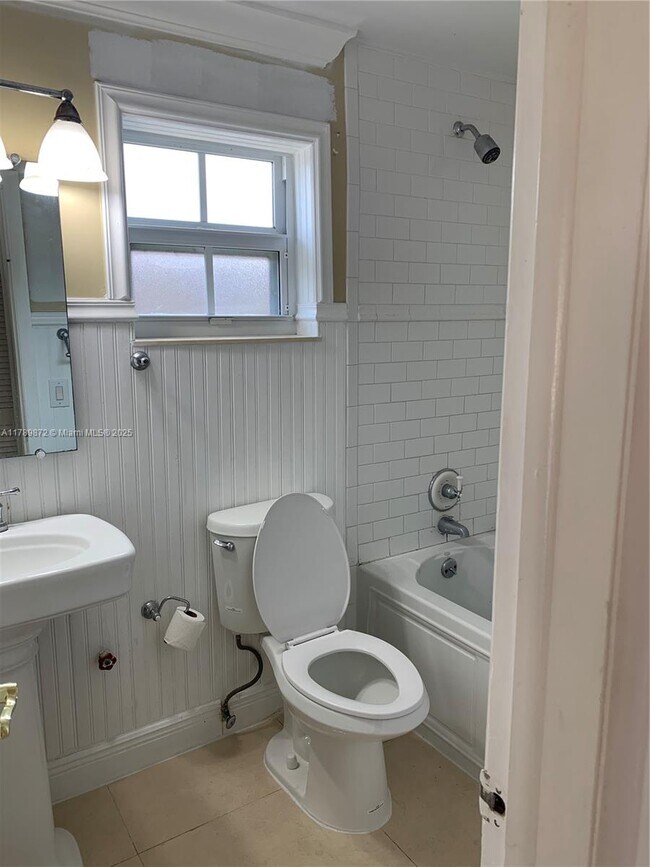 Building Photo - 1130 SW 73rd Ave