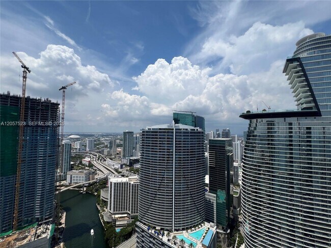 Building Photo - 465 Brickell Ave