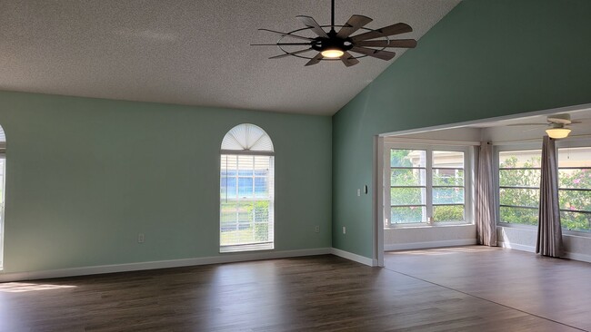 Building Photo - Annual UNfurnished renovated 2/2 villa in ...