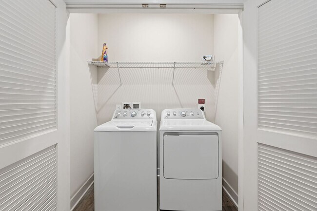 Building Photo - Move right into this immaculate, nearly new 2-bedroom, 2-bath condo offering modern finishes and ...