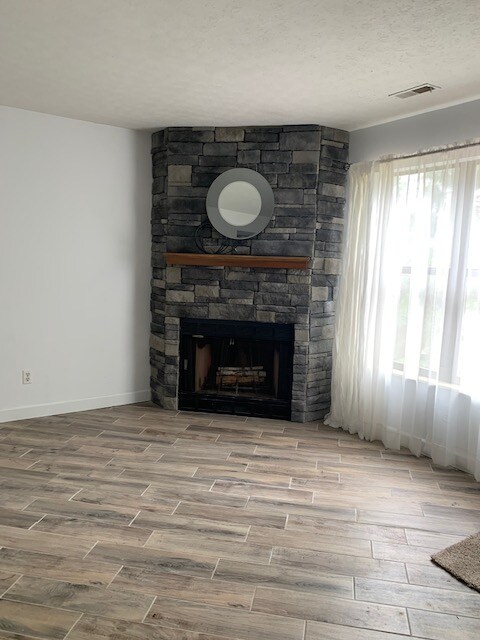 Building Photo - 1826 Mountain Dr