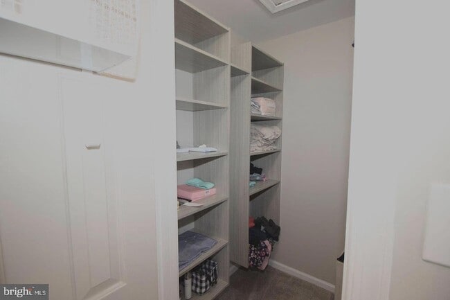 Building Photo - 36 Honey Locust Ln