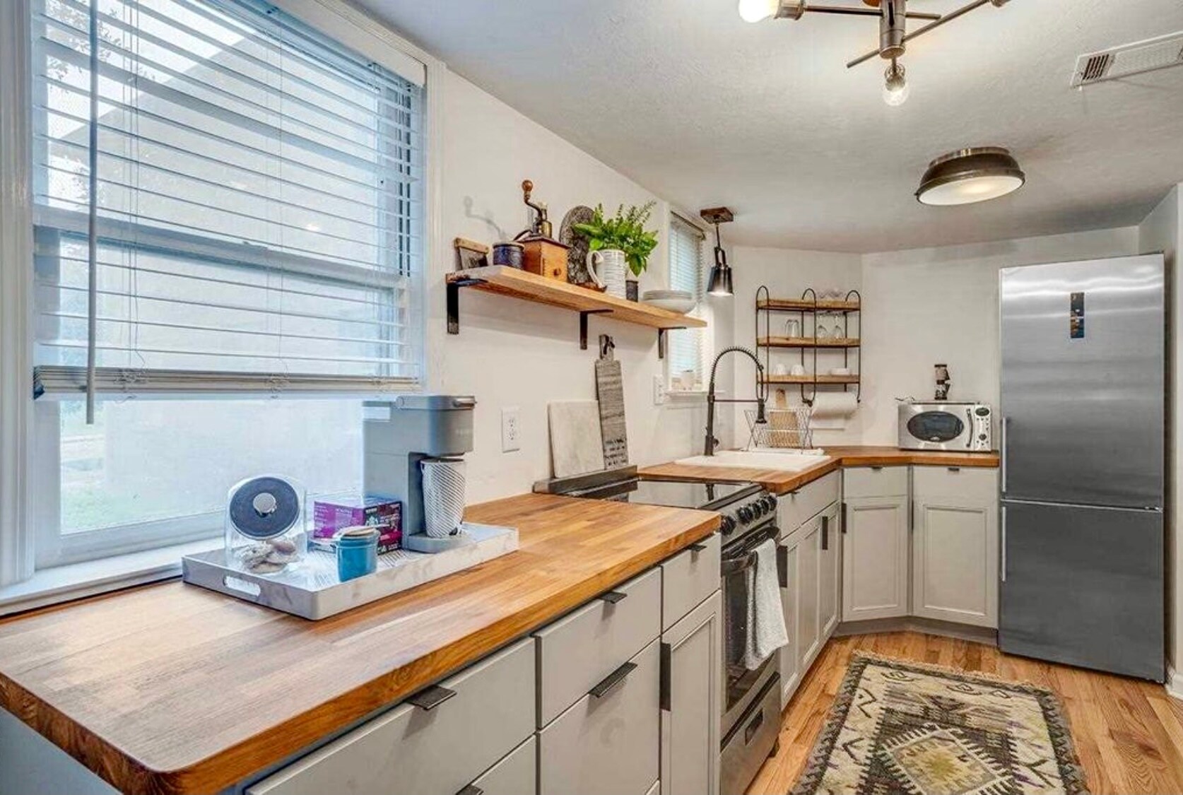 Building Photo - 360 S Franklin Blvd