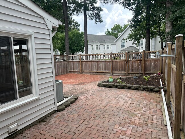 Building Photo - 303 Esplanade Pl