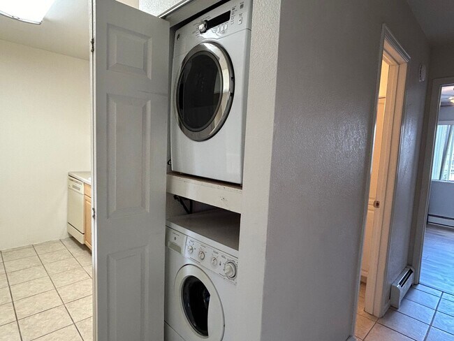 Building Photo - Spacious 2 Bedroom Fort Collins Condo - Available Now