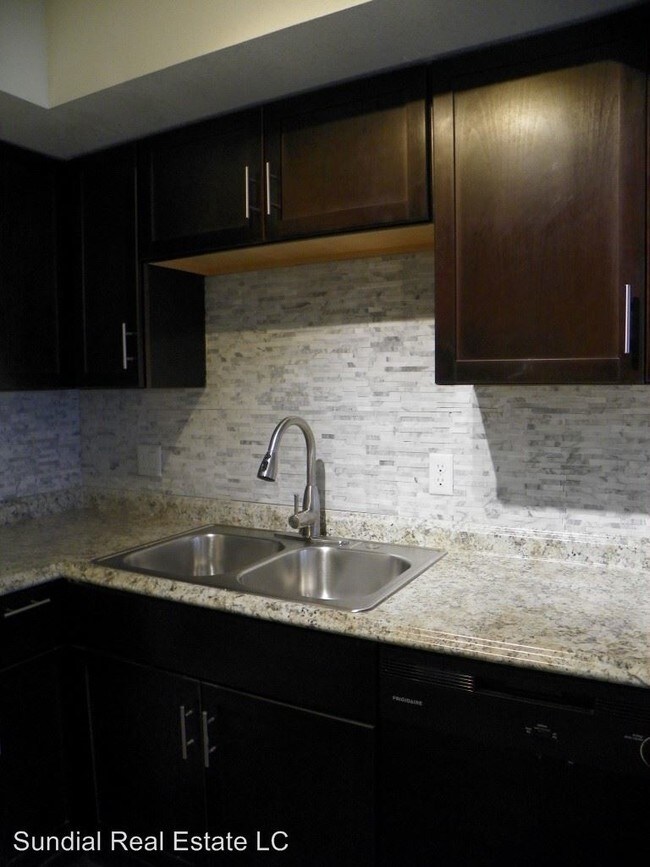 Building Photo - 65-65 N May