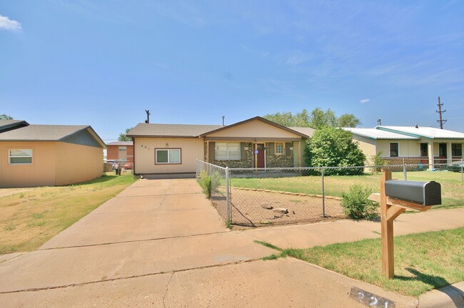 Building Photo - Spacious 3 Bed Home ! Cameo School District!