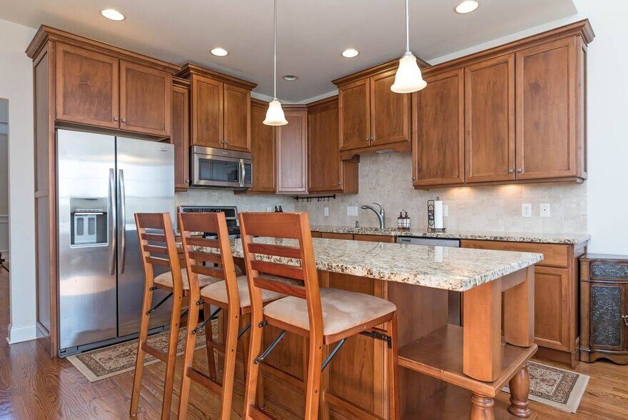 Building Photo - 9 Briar Ridge Dr