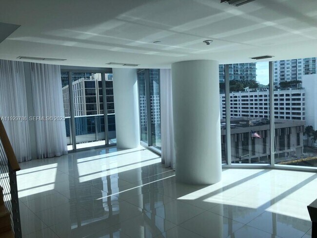 Building Photo - 200 Biscayne Blvd Way