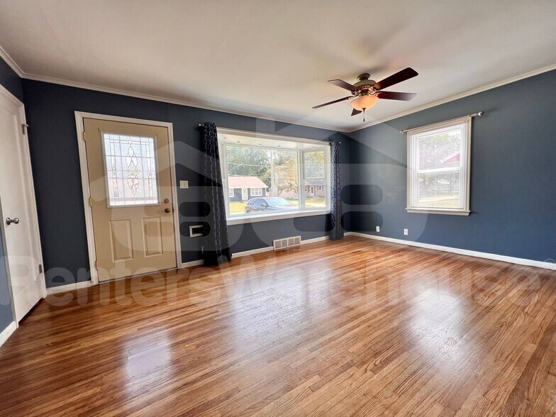 Building Photo - 3846 48th Pl