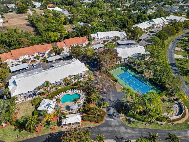 Building Photo - 2 bed + den 2 bath condo, just 2.5 miles from the beach!