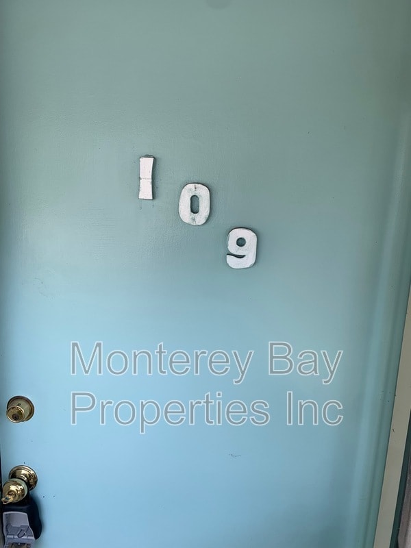Building Photo - 109 Solano Ave