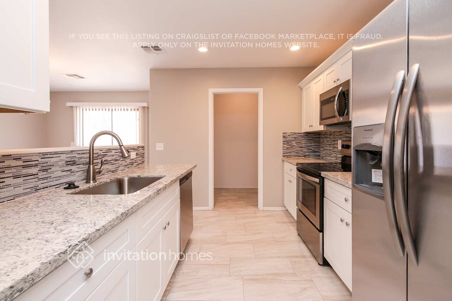 Building Photo - 1039 E Desert Moon Trail