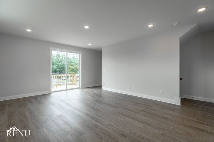 Building Photo - 5733 Sofias Cir