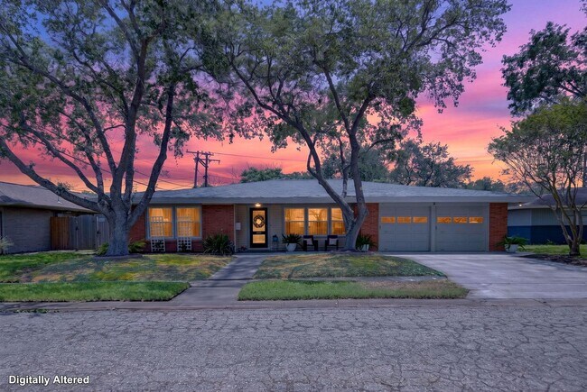 Building Photo - 609 Peerman Pl