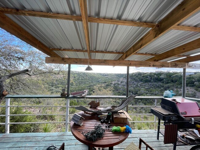 Building Photo - NEW ON MARKET // ALL BILLS PAID !