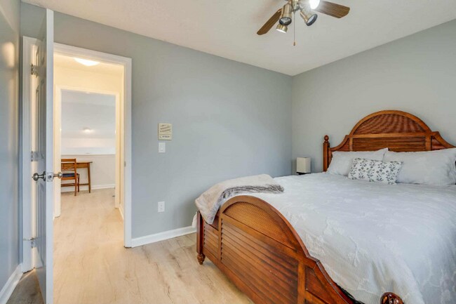 Building Photo - 5009 Emerald Dr