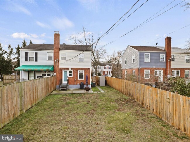 Building Photo - 2236 Arlington Terrace