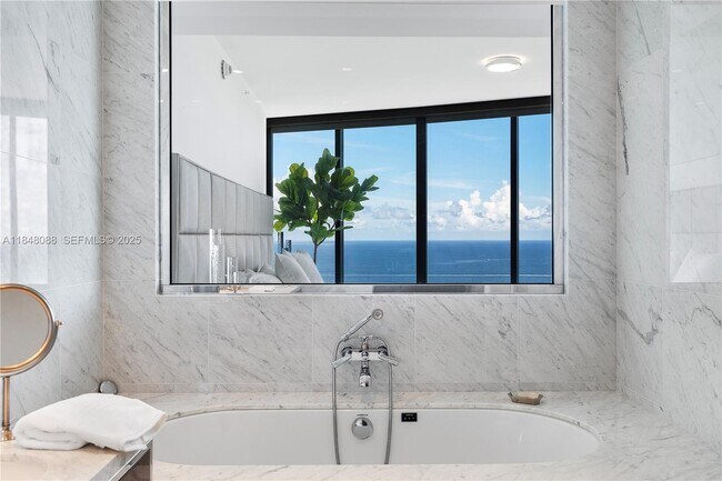 Building Photo - 15701 Collins Ave