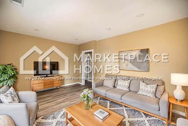 Building Photo - 955 Putnam St