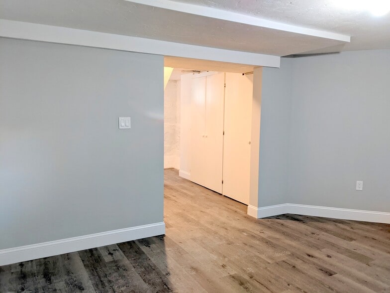 Building Photo - 16 Bowen Ave