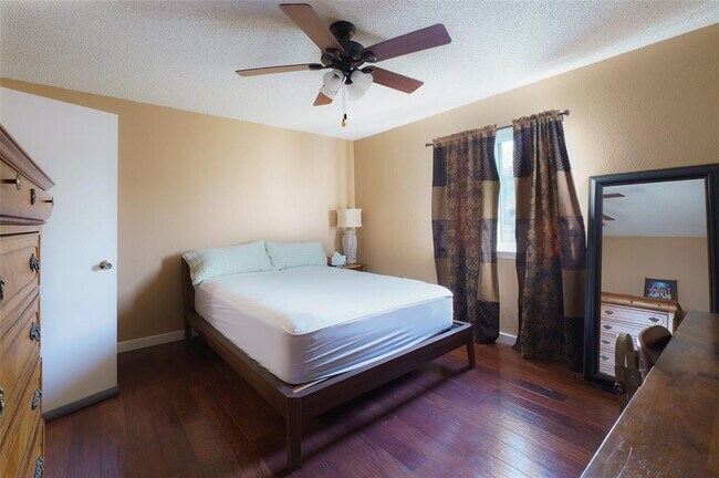 Building Photo - 6700 Carisbrooke Ln