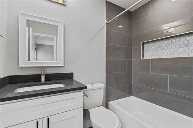 Building Photo - 602 Peterson St