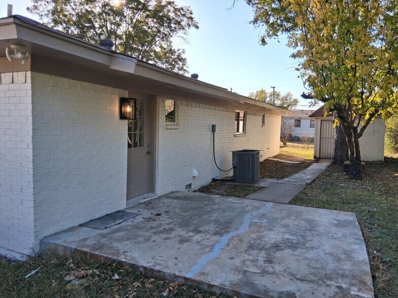 Building Photo - 5009 Cottey St