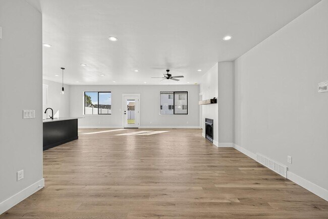 Building Photo - K551LI